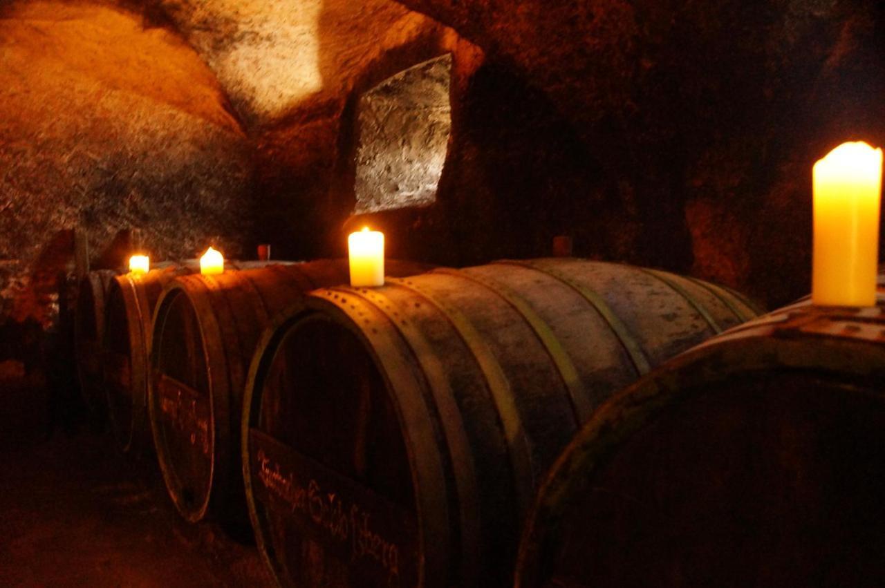 Kapelle - Urlaub Auf Dem Weingut Lägenhet Maring-Noviand Exteriör bild